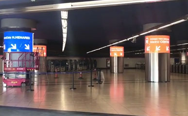西班牙地鐵站P5軟模組LED圓柱屏和P4戶內LED廣告屏